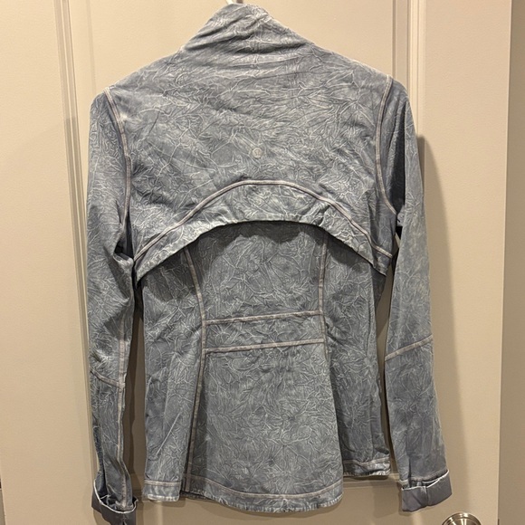 Lululemon Define Women's denim blue/Gray Jacket zip front jacket size 8 - Picture 2 of 2